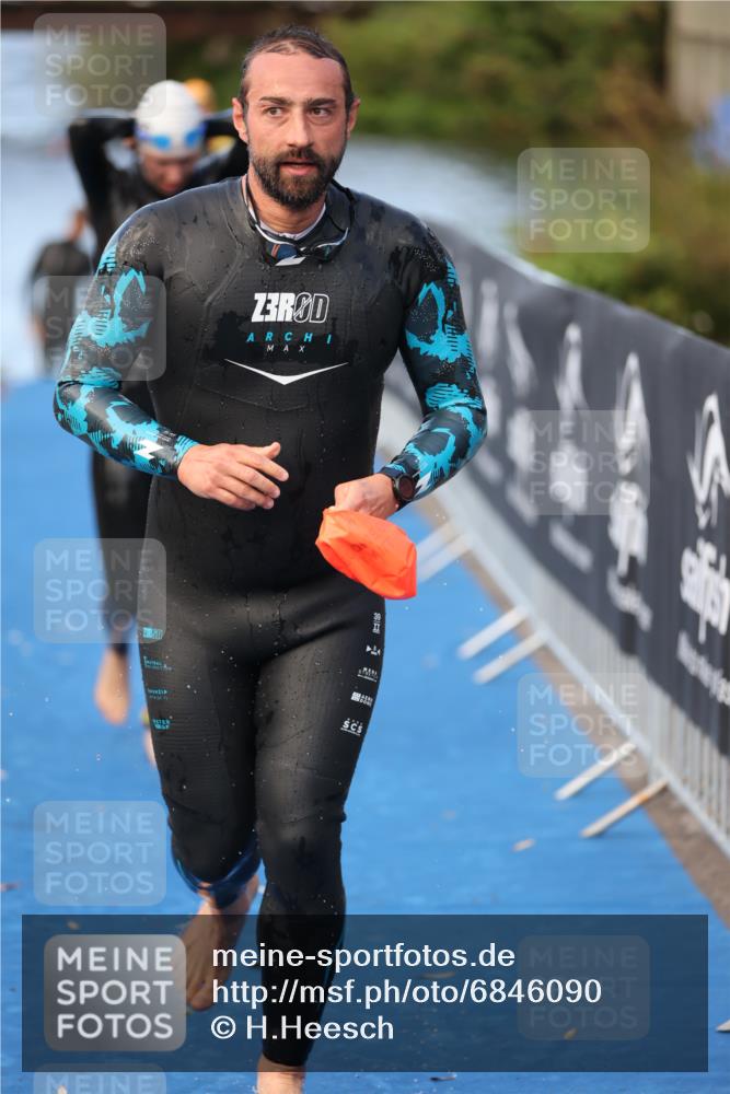 25.08.2024 - Elbe Triathlon Hamburg H.Heesch http://msf.ph/oto/6846090 25.08.2024 08:48:54 Schwimmen 114, 133, 143, 170, 177 meine-sportfotos.de