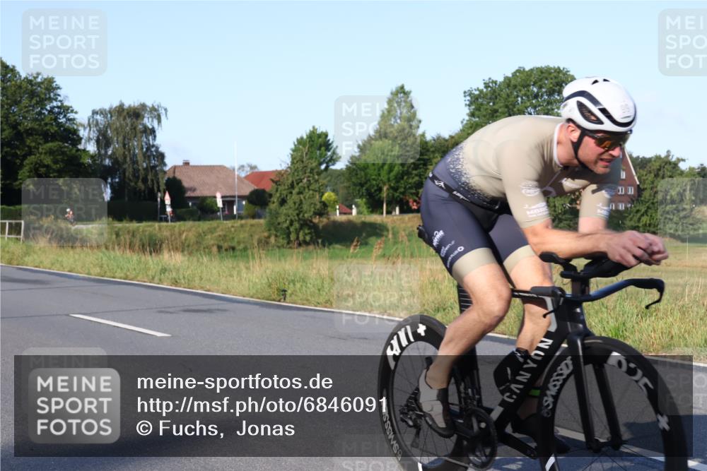 25.08.2024 - Elbe Triathlon Hamburg Fuchs,  Jonas http://msf.ph/oto/6846091 25.08.2024 09:07:37 Radfahren 316, 99, 37 meine-sportfotos.de