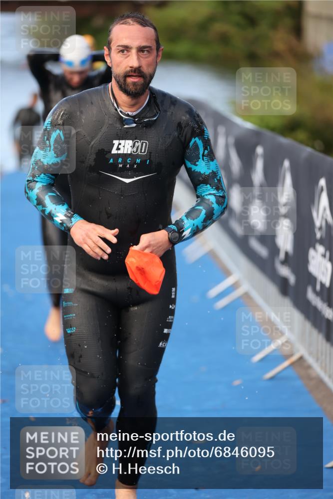 25.08.2024 - Elbe Triathlon Hamburg H.Heesch http://msf.ph/oto/6846095 25.08.2024 08:48:54 Schwimmen 114, 133, 143, 170, 177 meine-sportfotos.de