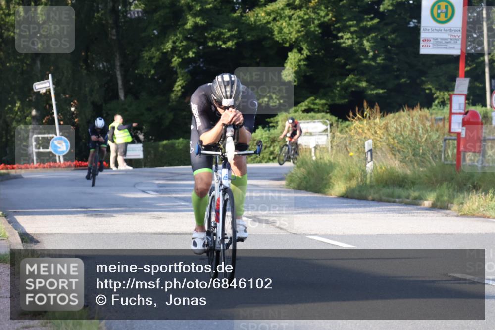 25.08.2024 - Elbe Triathlon Hamburg Fuchs,  Jonas http://msf.ph/oto/6846102 25.08.2024 09:07:41 Radfahren 99, 37, 39, 89 meine-sportfotos.de