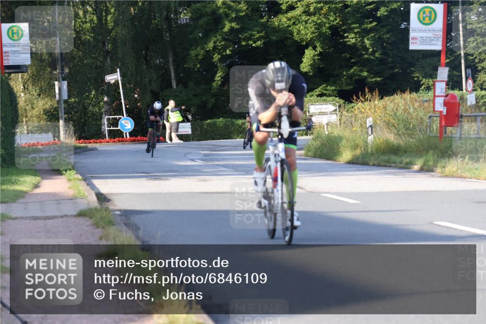 25.08.2024 - Elbe Triathlon Hamburg Fuchs,  Jonas http://msf.ph/oto/6846109 25.08.2024 09:07:41 Radfahren 99, 37, 39, 89 meine-sportfotos.de