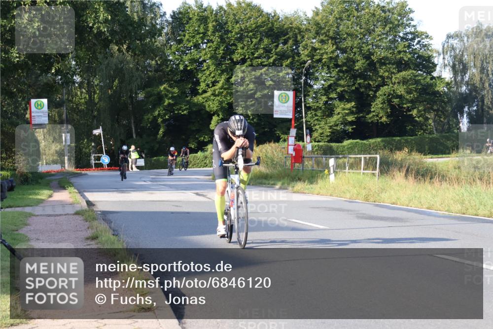 25.08.2024 - Elbe Triathlon Hamburg Fuchs,  Jonas http://msf.ph/oto/6846120 25.08.2024 09:07:41 Radfahren 99, 37, 39, 89 meine-sportfotos.de