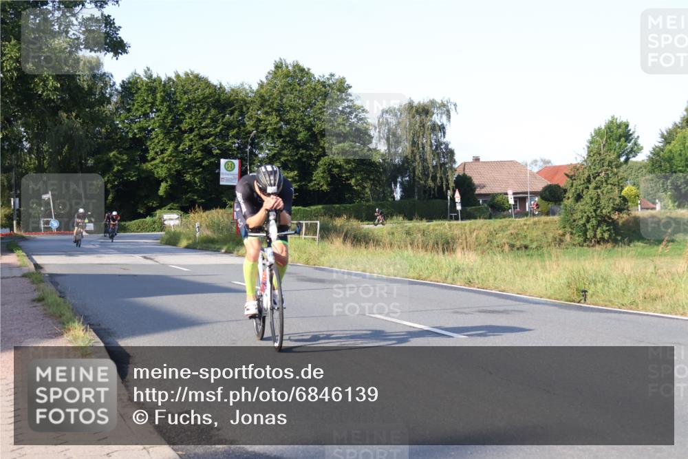 25.08.2024 - Elbe Triathlon Hamburg Fuchs,  Jonas http://msf.ph/oto/6846139 25.08.2024 09:07:42 Radfahren 99, 37, 39, 89, 188 meine-sportfotos.de