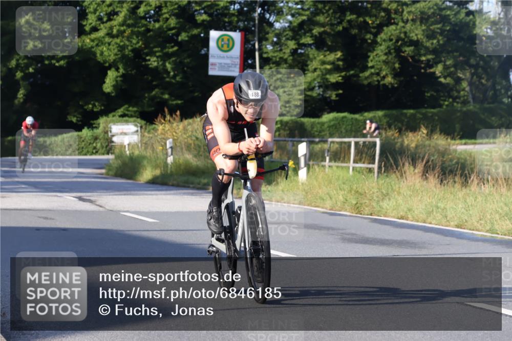25.08.2024 - Elbe Triathlon Hamburg Fuchs,  Jonas http://msf.ph/oto/6846185 25.08.2024 09:07:48 Radfahren 39, 89, 188, 197, 81 meine-sportfotos.de