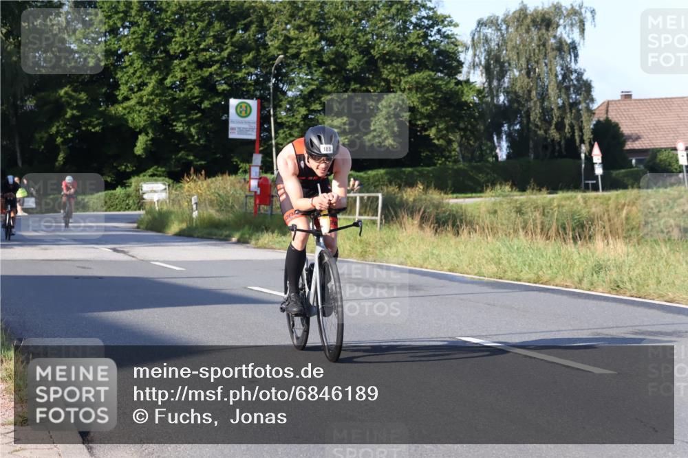 25.08.2024 - Elbe Triathlon Hamburg Fuchs,  Jonas http://msf.ph/oto/6846189 25.08.2024 09:07:48 Radfahren 39, 89, 188, 197, 81 meine-sportfotos.de