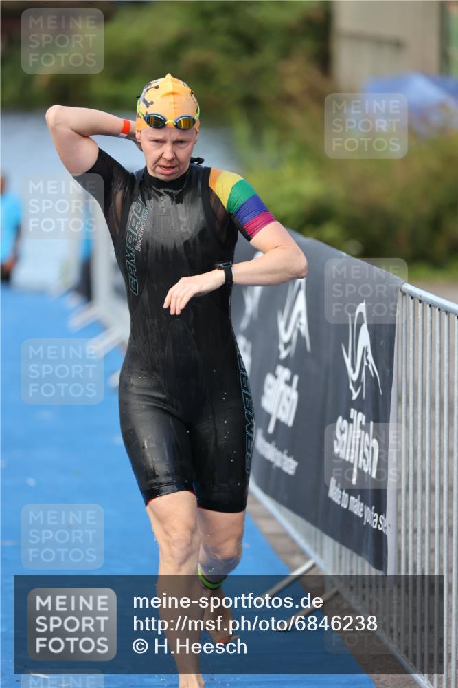 25.08.2024 - Elbe Triathlon Hamburg H.Heesch http://msf.ph/oto/6846238 25.08.2024 08:49:00 Schwimmen 133, 143, 170, 177 meine-sportfotos.de