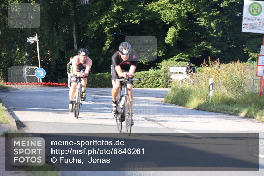 25.08.2024 - Elbe Triathlon Hamburg Fuchs,  Jonas http://msf.ph/oto/6846261 25.08.2024 09:07:54 Radfahren 188, 197, 81, 294, 92 meine-sportfotos.de