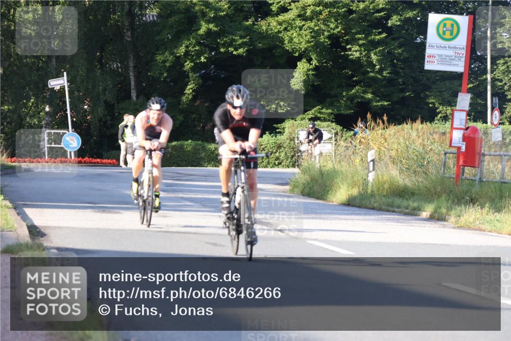 25.08.2024 - Elbe Triathlon Hamburg Fuchs,  Jonas http://msf.ph/oto/6846266 25.08.2024 09:07:55 Radfahren 197, 81, 294, 92, 169 meine-sportfotos.de