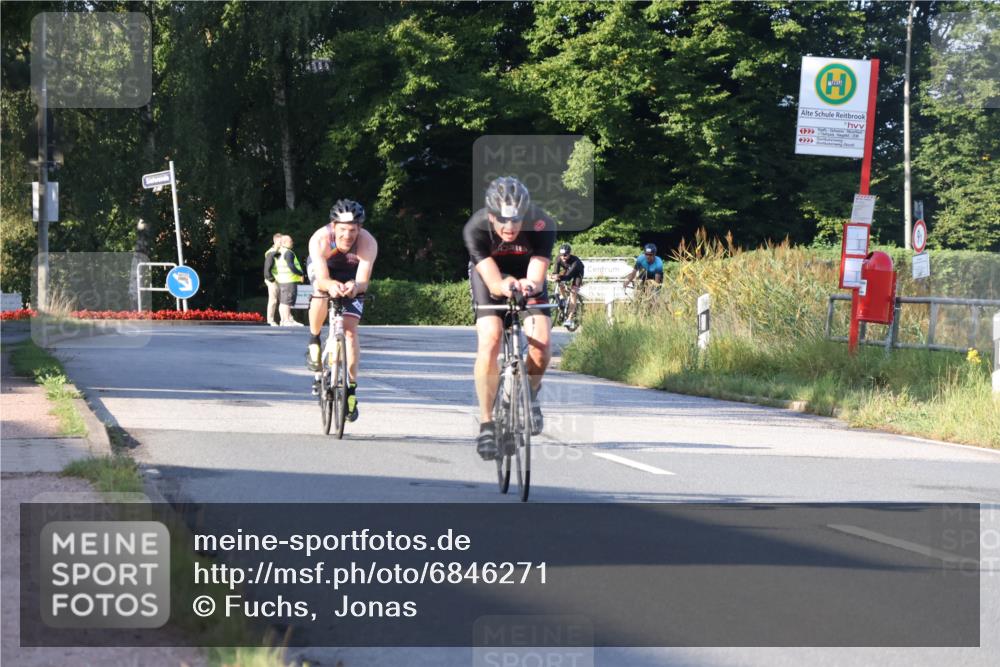 25.08.2024 - Elbe Triathlon Hamburg Fuchs,  Jonas http://msf.ph/oto/6846271 25.08.2024 09:07:55 Radfahren 197, 81, 294, 92, 169 meine-sportfotos.de
