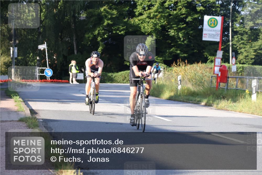 25.08.2024 - Elbe Triathlon Hamburg Fuchs,  Jonas http://msf.ph/oto/6846277 25.08.2024 09:07:55 Radfahren 197, 81, 294, 92, 169 meine-sportfotos.de