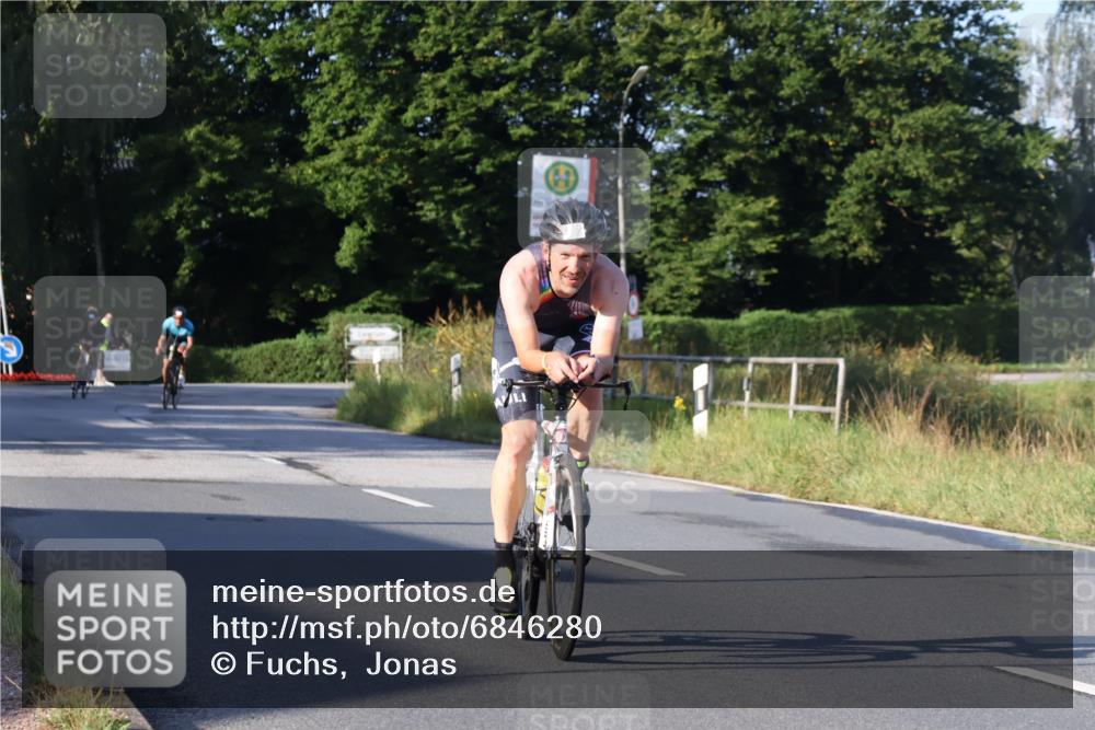 25.08.2024 - Elbe Triathlon Hamburg Fuchs,  Jonas http://msf.ph/oto/6846280 25.08.2024 09:07:56 Radfahren 197, 81, 294, 92, 169 meine-sportfotos.de