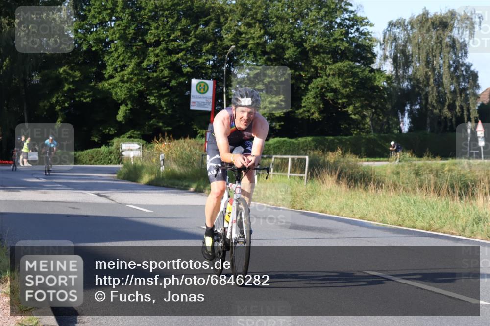 25.08.2024 - Elbe Triathlon Hamburg Fuchs,  Jonas http://msf.ph/oto/6846282 25.08.2024 09:07:56 Radfahren 197, 81, 294, 92, 169 meine-sportfotos.de