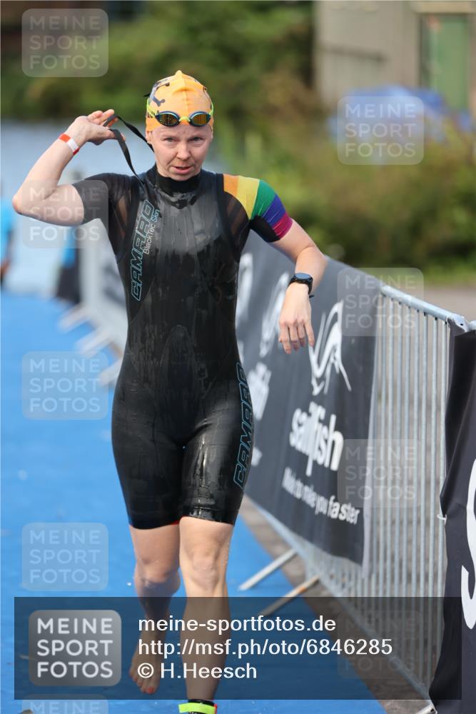25.08.2024 - Elbe Triathlon Hamburg H.Heesch http://msf.ph/oto/6846285 25.08.2024 08:49:00 Schwimmen 133, 143, 170, 177 meine-sportfotos.de