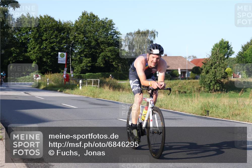 25.08.2024 - Elbe Triathlon Hamburg Fuchs,  Jonas http://msf.ph/oto/6846295 25.08.2024 09:07:57 Radfahren 197, 81, 294, 92, 169, 180, 311 meine-sportfotos.de