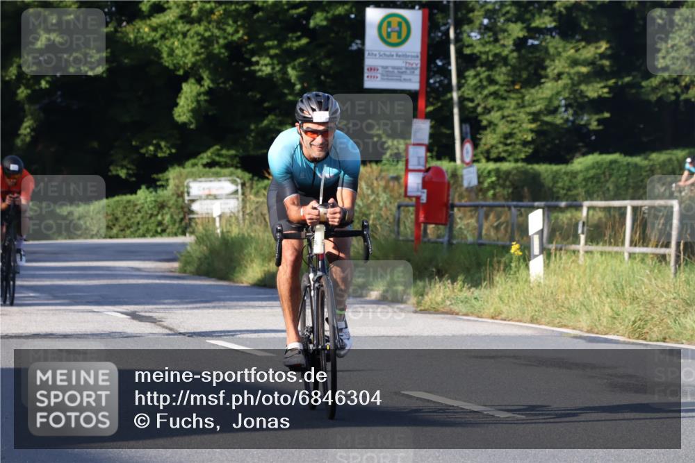 25.08.2024 - Elbe Triathlon Hamburg Fuchs,  Jonas http://msf.ph/oto/6846304 25.08.2024 09:08:01 Radfahren 294, 92, 169, 180, 311, 34 meine-sportfotos.de