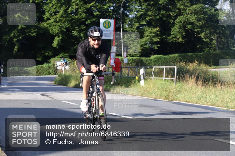 25.08.2024 - Elbe Triathlon Hamburg Fuchs,  Jonas http://msf.ph/oto/6846339 25.08.2024 09:08:03 Radfahren 169, 180, 311, 34 meine-sportfotos.de