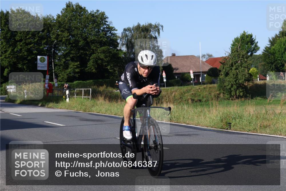 25.08.2024 - Elbe Triathlon Hamburg Fuchs,  Jonas http://msf.ph/oto/6846387 25.08.2024 09:08:07 Radfahren 169, 180, 311, 34, 167, 274 meine-sportfotos.de