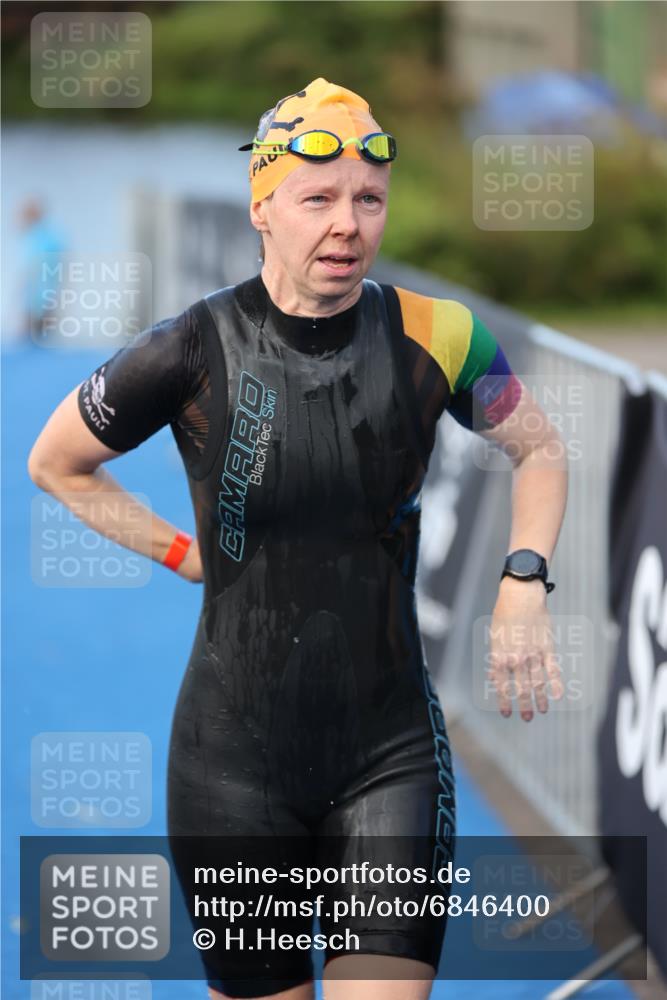 25.08.2024 - Elbe Triathlon Hamburg H.Heesch http://msf.ph/oto/6846400 25.08.2024 08:49:01 Schwimmen 133, 143, 170, 177 meine-sportfotos.de