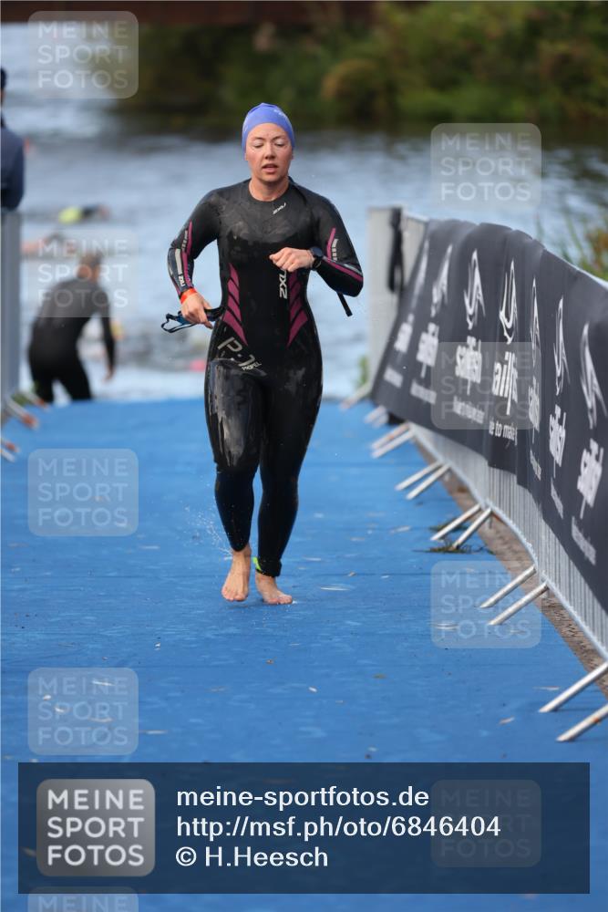 25.08.2024 - Elbe Triathlon Hamburg H.Heesch http://msf.ph/oto/6846404 25.08.2024 08:49:48 Schwimmen 108 meine-sportfotos.de