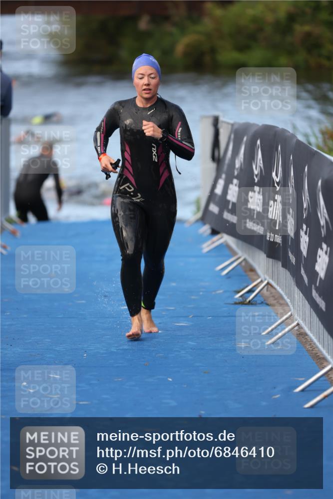 25.08.2024 - Elbe Triathlon Hamburg H.Heesch http://msf.ph/oto/6846410 25.08.2024 08:49:48 Schwimmen 108 meine-sportfotos.de