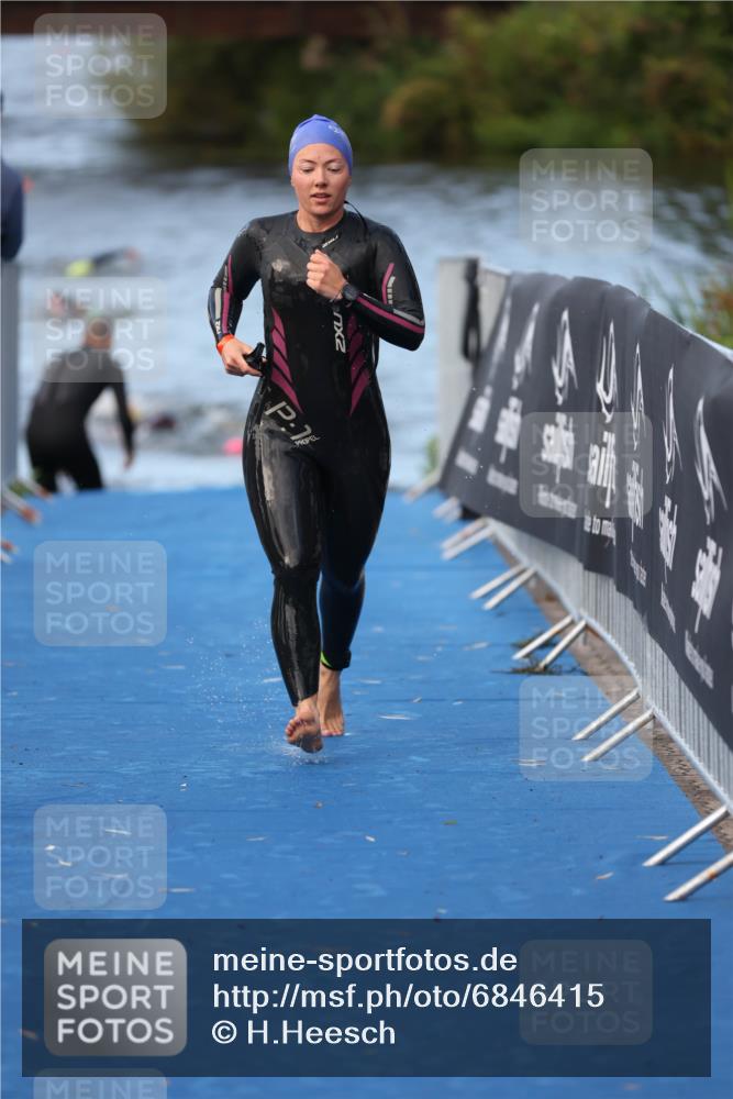 25.08.2024 - Elbe Triathlon Hamburg H.Heesch http://msf.ph/oto/6846415 25.08.2024 08:49:48 Schwimmen 108 meine-sportfotos.de