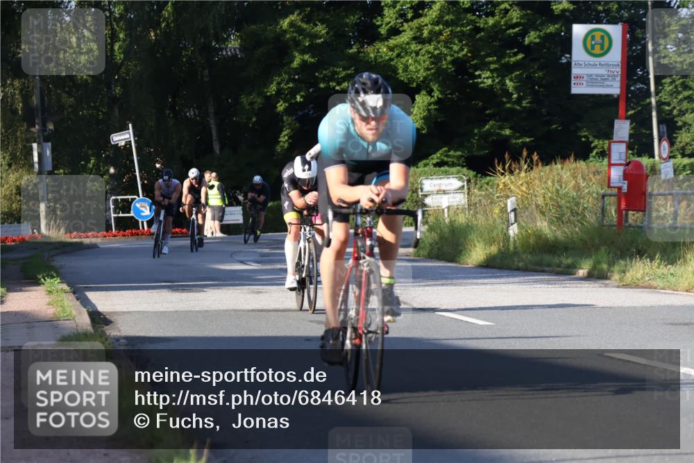 25.08.2024 - Elbe Triathlon Hamburg Fuchs,  Jonas http://msf.ph/oto/6846418 25.08.2024 09:08:10 Radfahren 34, 167, 274, 204, 275 meine-sportfotos.de