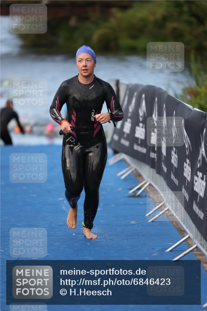 25.08.2024 - Elbe Triathlon Hamburg H.Heesch http://msf.ph/oto/6846423 25.08.2024 08:49:48 Schwimmen 108 meine-sportfotos.de