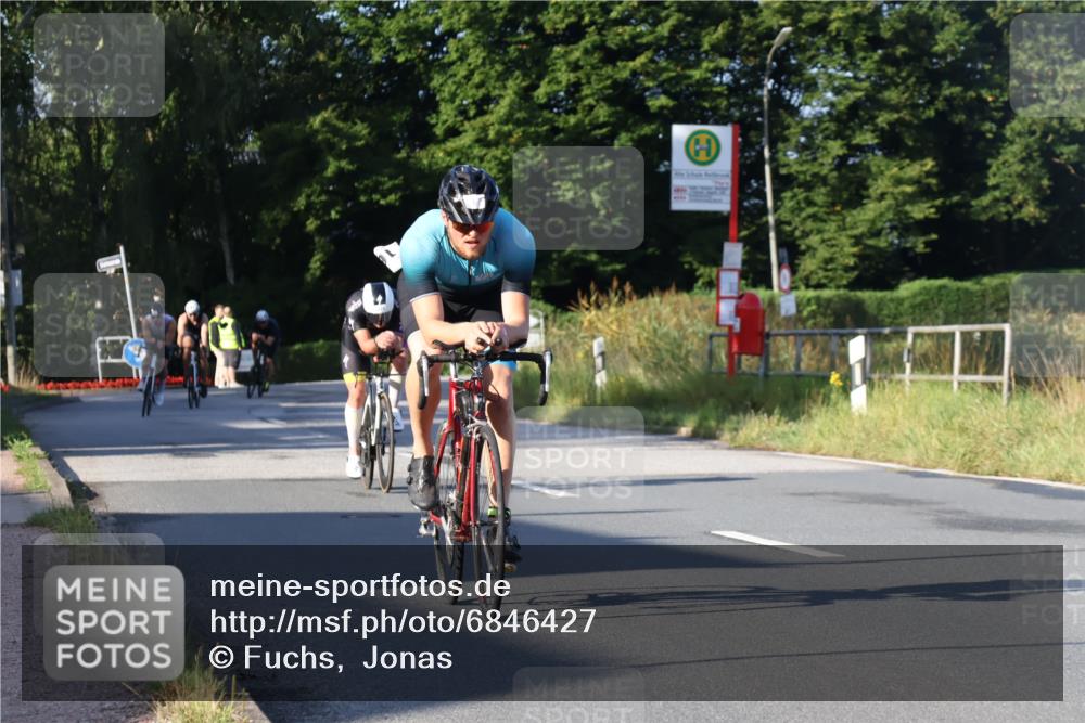 25.08.2024 - Elbe Triathlon Hamburg Fuchs,  Jonas http://msf.ph/oto/6846427 25.08.2024 09:08:10 Radfahren 34, 167, 274, 204, 275 meine-sportfotos.de