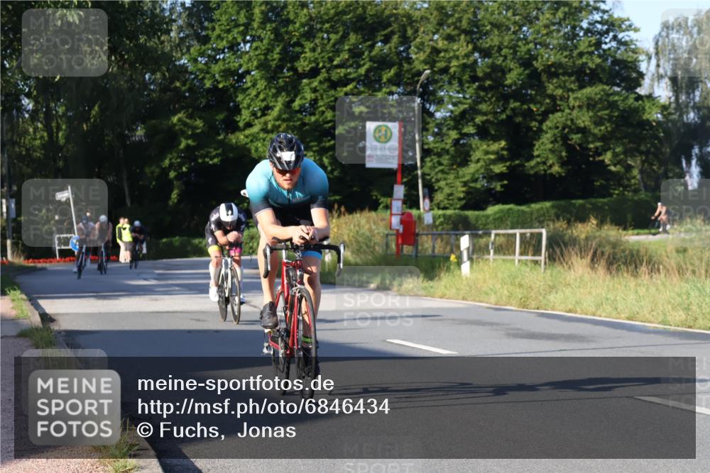 25.08.2024 - Elbe Triathlon Hamburg Fuchs,  Jonas http://msf.ph/oto/6846434 25.08.2024 09:08:10 Radfahren 34, 167, 274, 204, 275 meine-sportfotos.de