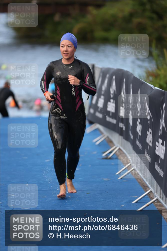 25.08.2024 - Elbe Triathlon Hamburg H.Heesch http://msf.ph/oto/6846436 25.08.2024 08:49:48 Schwimmen 108 meine-sportfotos.de