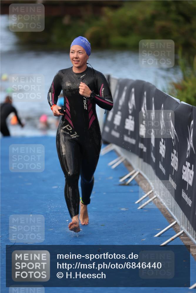25.08.2024 - Elbe Triathlon Hamburg H.Heesch http://msf.ph/oto/6846440 25.08.2024 08:49:48 Schwimmen 108 meine-sportfotos.de