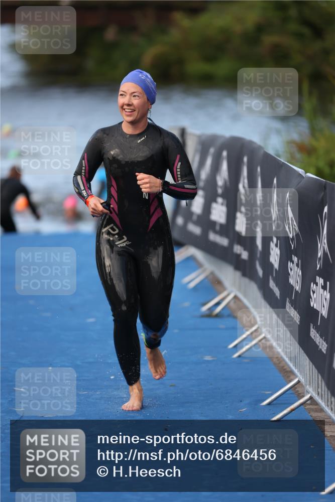 25.08.2024 - Elbe Triathlon Hamburg H.Heesch http://msf.ph/oto/6846456 25.08.2024 08:49:48 Schwimmen 108 meine-sportfotos.de