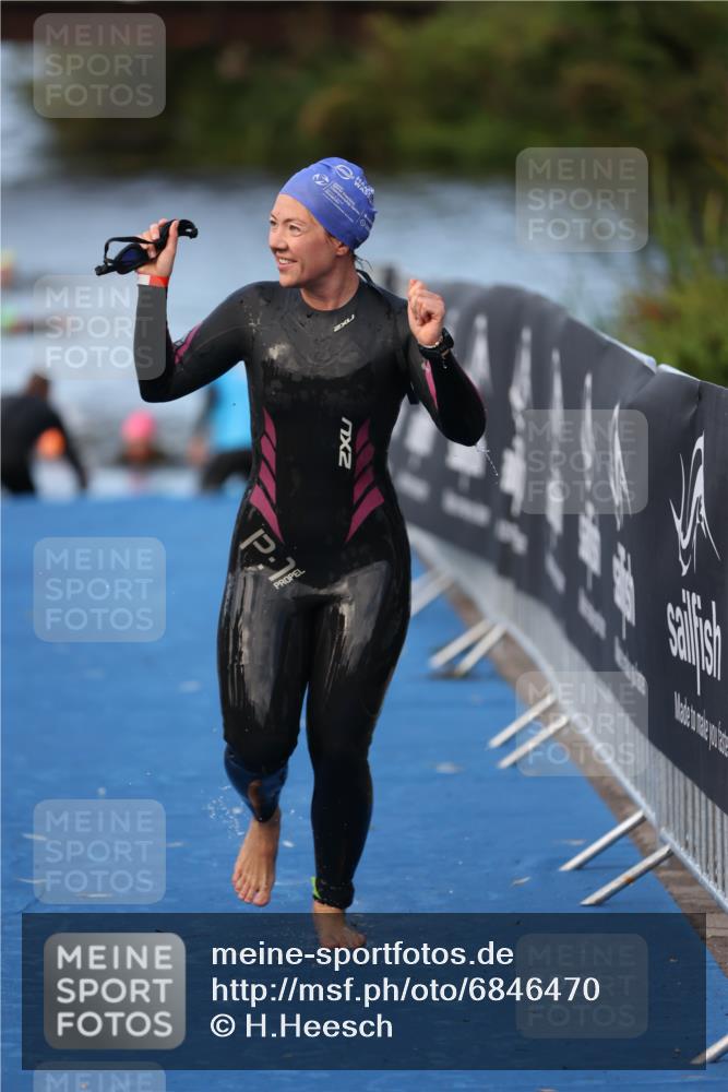 25.08.2024 - Elbe Triathlon Hamburg H.Heesch http://msf.ph/oto/6846470 25.08.2024 08:49:49 Schwimmen 108 meine-sportfotos.de