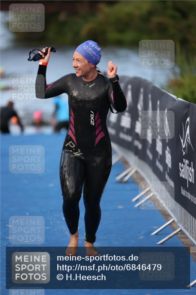25.08.2024 - Elbe Triathlon Hamburg H.Heesch http://msf.ph/oto/6846479 25.08.2024 08:49:49 Schwimmen 108 meine-sportfotos.de