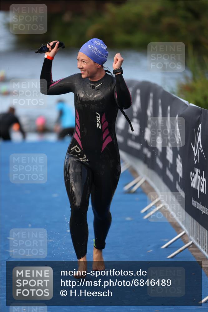 25.08.2024 - Elbe Triathlon Hamburg H.Heesch http://msf.ph/oto/6846489 25.08.2024 08:49:49 Schwimmen 108 meine-sportfotos.de