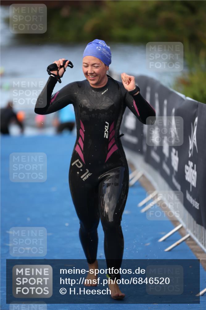 25.08.2024 - Elbe Triathlon Hamburg H.Heesch http://msf.ph/oto/6846520 25.08.2024 08:49:49 Schwimmen 108 meine-sportfotos.de