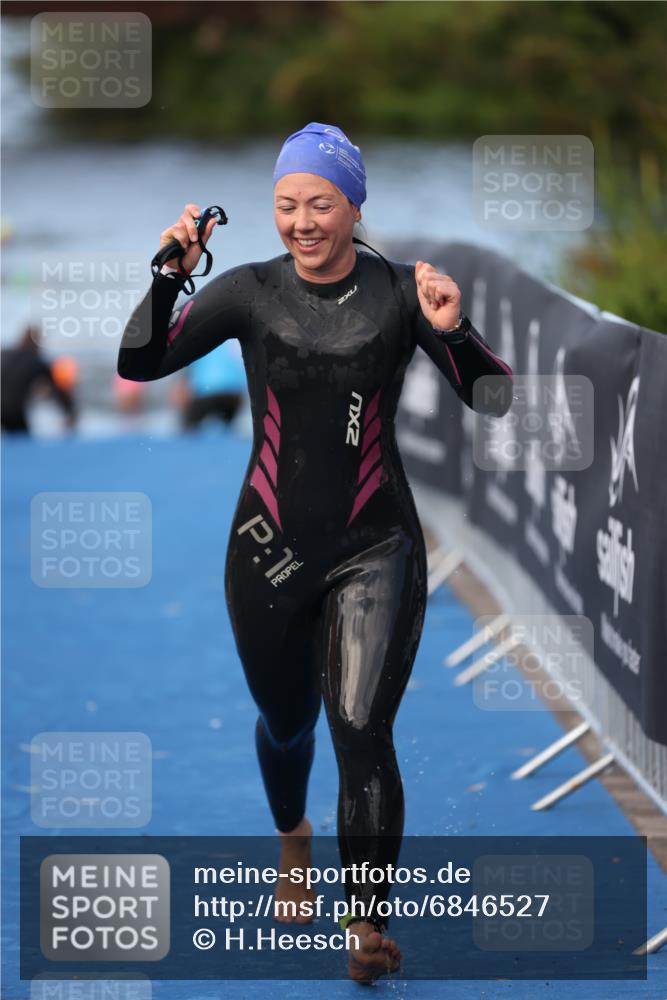 25.08.2024 - Elbe Triathlon Hamburg H.Heesch http://msf.ph/oto/6846527 25.08.2024 08:49:49 Schwimmen 108 meine-sportfotos.de