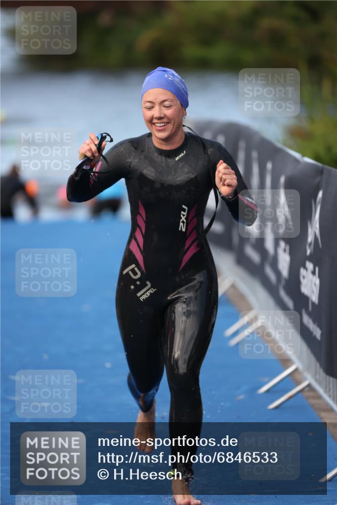 25.08.2024 - Elbe Triathlon Hamburg H.Heesch http://msf.ph/oto/6846533 25.08.2024 08:49:49 Schwimmen 108 meine-sportfotos.de