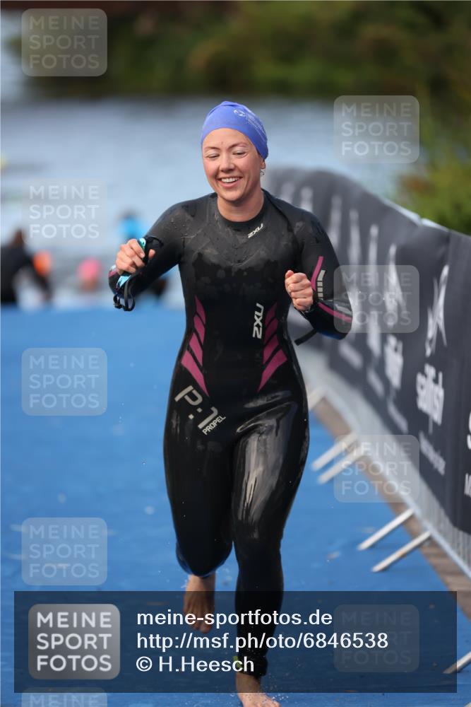 25.08.2024 - Elbe Triathlon Hamburg H.Heesch http://msf.ph/oto/6846538 25.08.2024 08:49:49 Schwimmen 108 meine-sportfotos.de