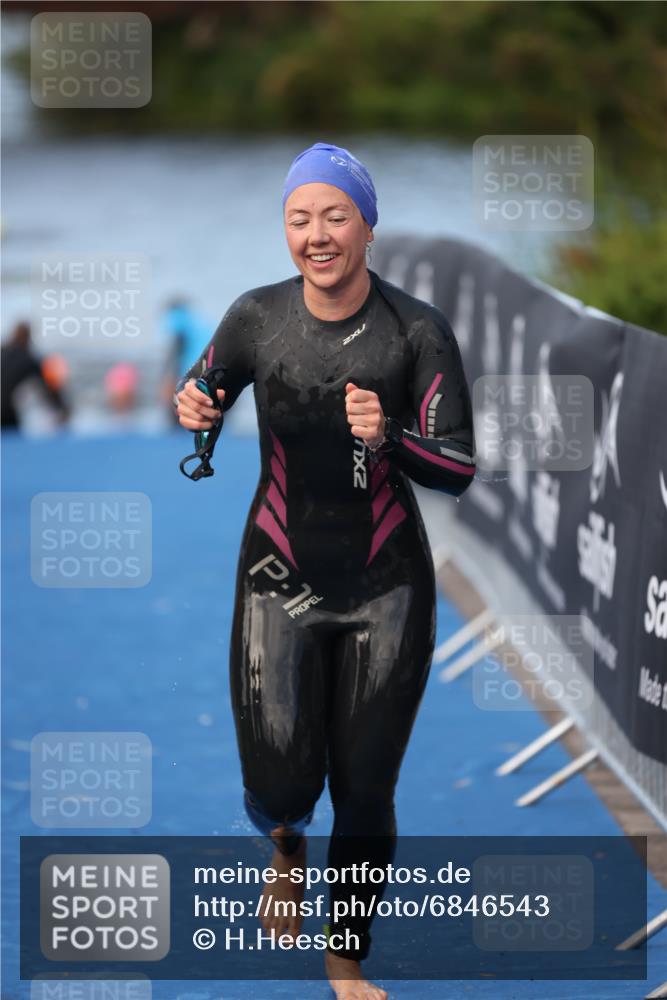 25.08.2024 - Elbe Triathlon Hamburg H.Heesch http://msf.ph/oto/6846543 25.08.2024 08:49:49 Schwimmen 108 meine-sportfotos.de