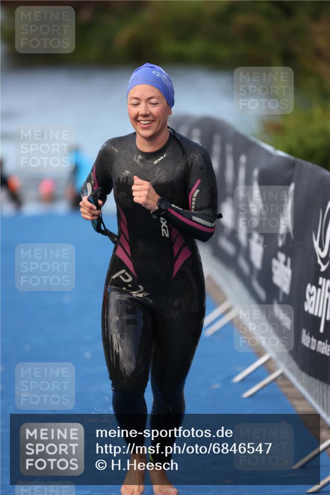 25.08.2024 - Elbe Triathlon Hamburg H.Heesch http://msf.ph/oto/6846547 25.08.2024 08:49:49 Schwimmen 108 meine-sportfotos.de