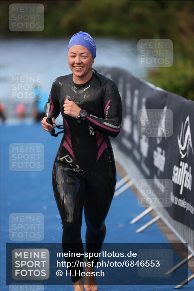 25.08.2024 - Elbe Triathlon Hamburg H.Heesch http://msf.ph/oto/6846553 25.08.2024 08:49:49 Schwimmen 108 meine-sportfotos.de