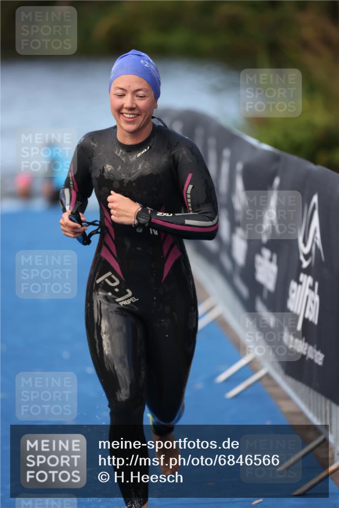 25.08.2024 - Elbe Triathlon Hamburg H.Heesch http://msf.ph/oto/6846566 25.08.2024 08:49:50 Schwimmen 108 meine-sportfotos.de