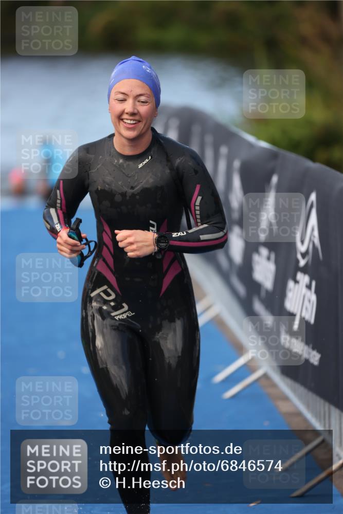 25.08.2024 - Elbe Triathlon Hamburg H.Heesch http://msf.ph/oto/6846574 25.08.2024 08:49:50 Schwimmen 108 meine-sportfotos.de