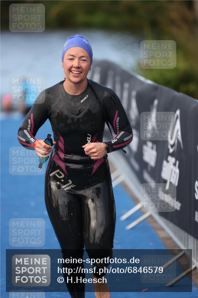 25.08.2024 - Elbe Triathlon Hamburg H.Heesch http://msf.ph/oto/6846579 25.08.2024 08:49:50 Schwimmen 108 meine-sportfotos.de