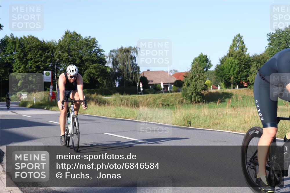 25.08.2024 - Elbe Triathlon Hamburg Fuchs,  Jonas http://msf.ph/oto/6846584 25.08.2024 09:08:17 Radfahren 274, 204, 275, 236, 42, 153 meine-sportfotos.de