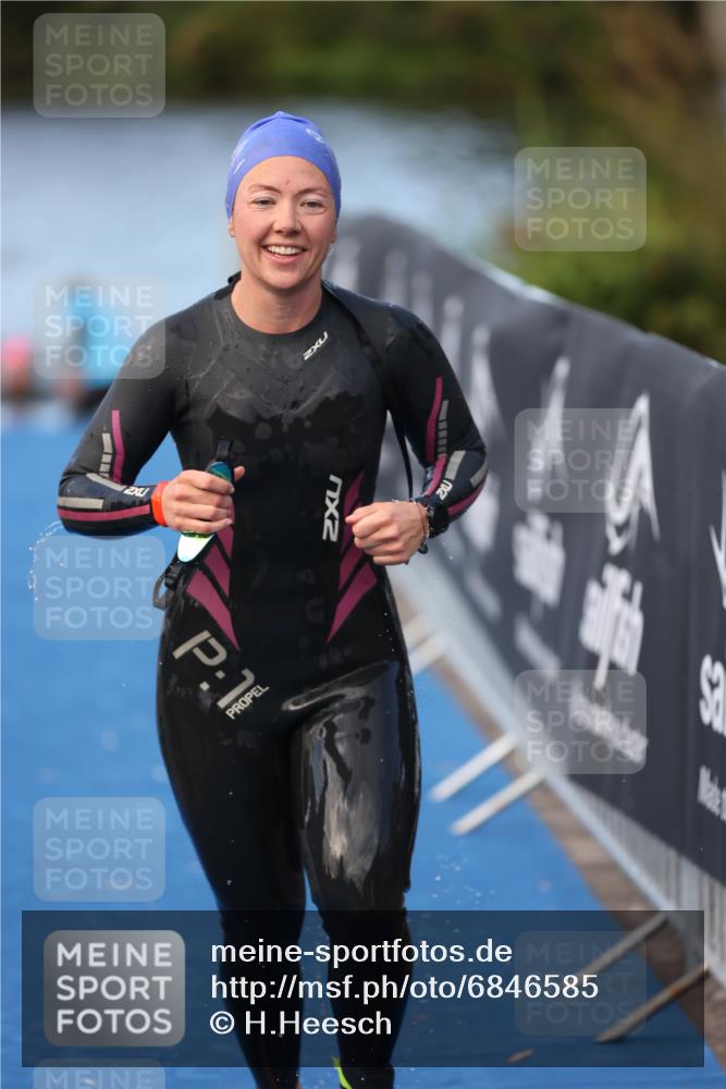 25.08.2024 - Elbe Triathlon Hamburg H.Heesch http://msf.ph/oto/6846585 25.08.2024 08:49:50 Schwimmen 108 meine-sportfotos.de