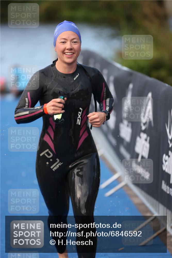 25.08.2024 - Elbe Triathlon Hamburg H.Heesch http://msf.ph/oto/6846592 25.08.2024 08:49:50 Schwimmen 108 meine-sportfotos.de