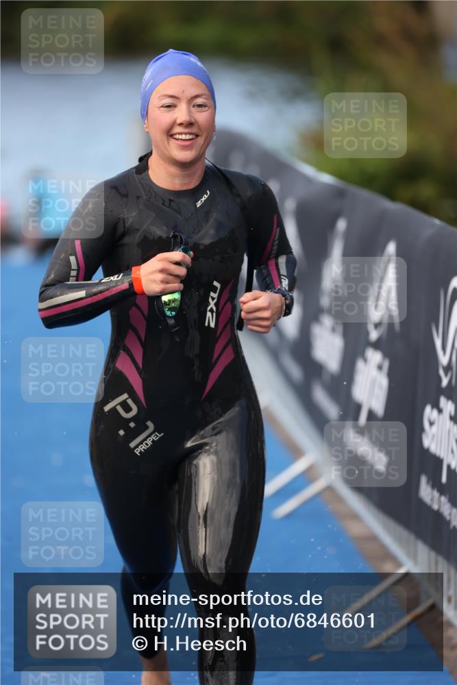 25.08.2024 - Elbe Triathlon Hamburg H.Heesch http://msf.ph/oto/6846601 25.08.2024 08:49:50 Schwimmen 108 meine-sportfotos.de