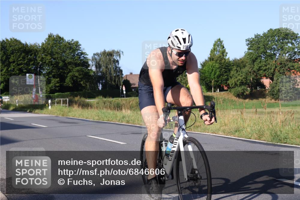 25.08.2024 - Elbe Triathlon Hamburg Fuchs,  Jonas http://msf.ph/oto/6846606 25.08.2024 09:08:18 Radfahren 204, 275, 236, 42, 153 meine-sportfotos.de